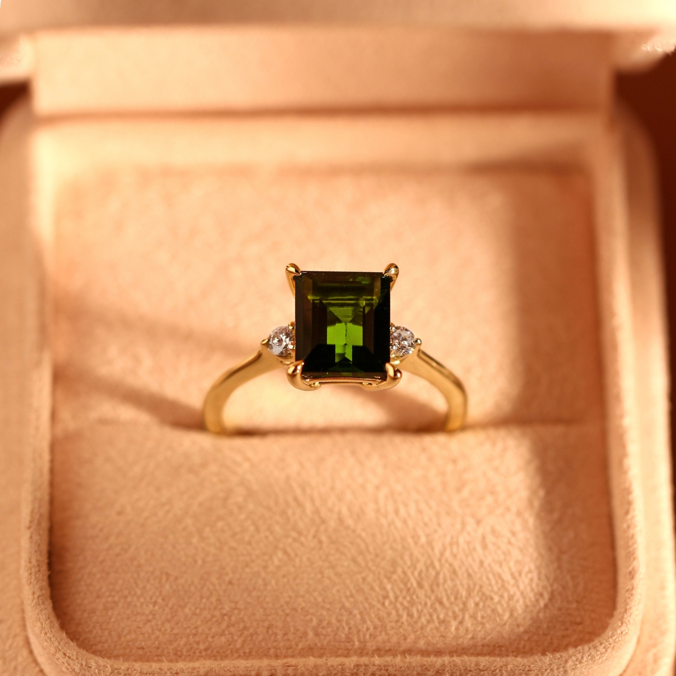 Prsten s turmalínem a diamanty
