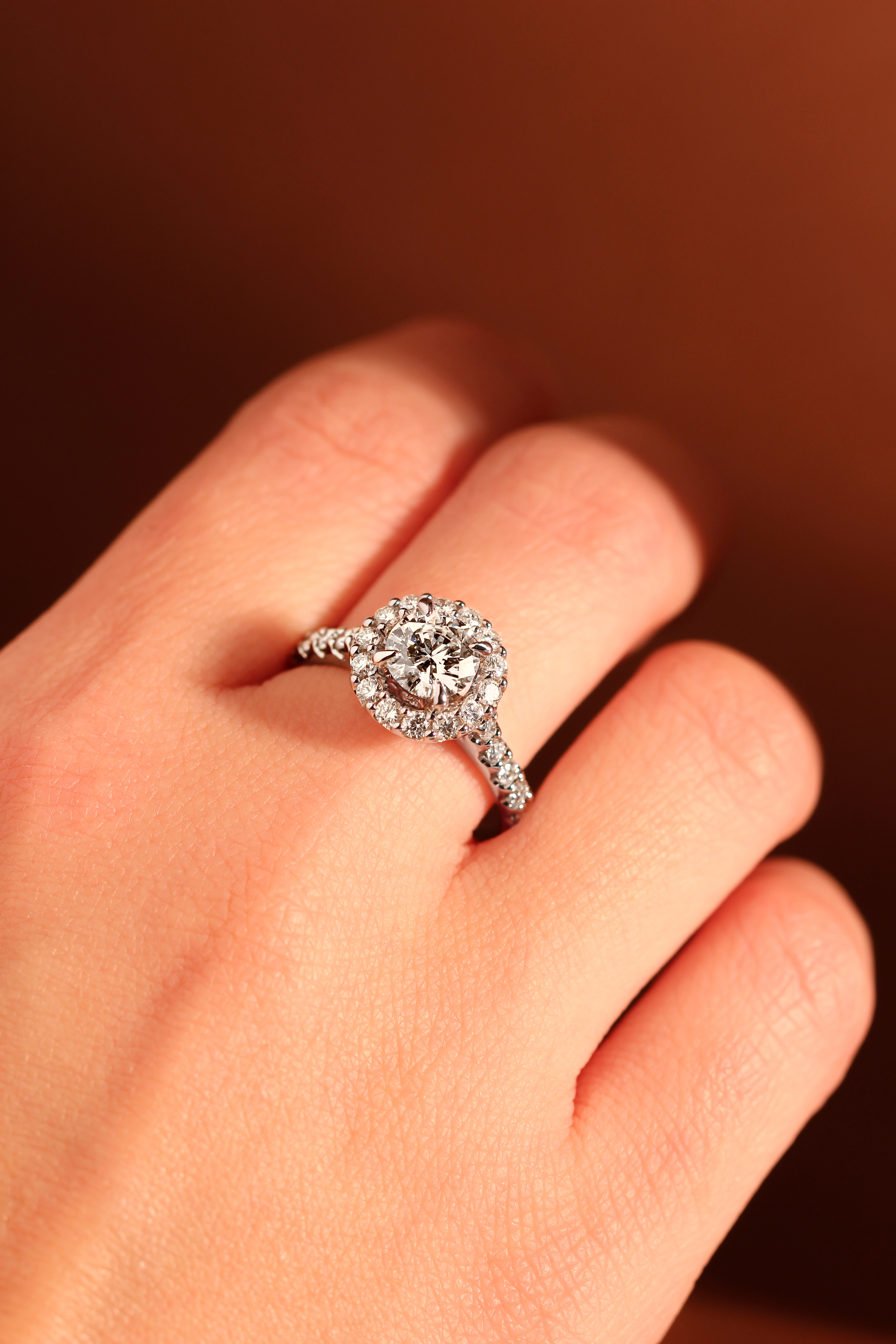 Zásnubní prsten s přírodními diamanty
